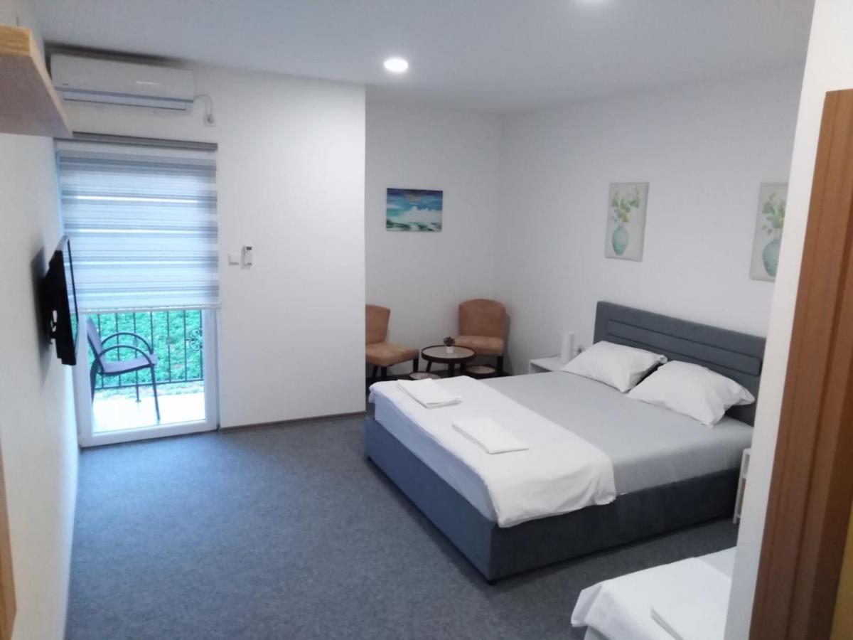 Vinarija "Delmo" Apartments 特雷比涅 外观 照片